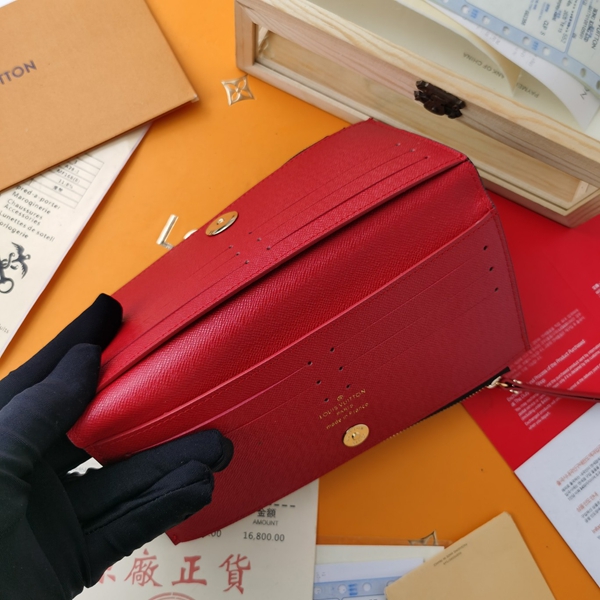 LVコピーウォレット着用イメージ